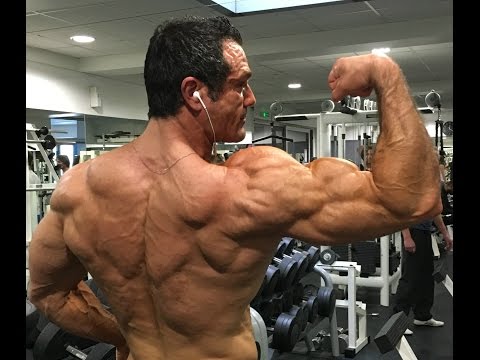 Musculation: séance prise de masse épaules en biset.